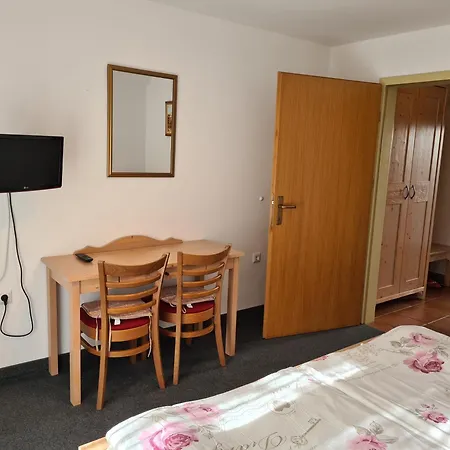 Bed & Breakfast Gostilna Batist 4*