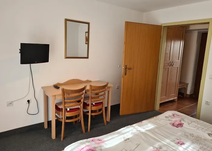 فندق مبيت وإفطار Gostilna Batist 4*